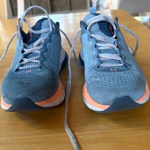 Under Armour Hovr Turbulence running shoe